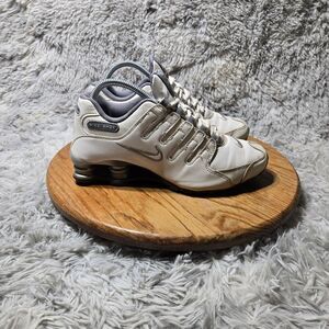 Like Vintage Y2K Nike Shox Womens Size 7.5 White Lace Up Sneaker 488312-113